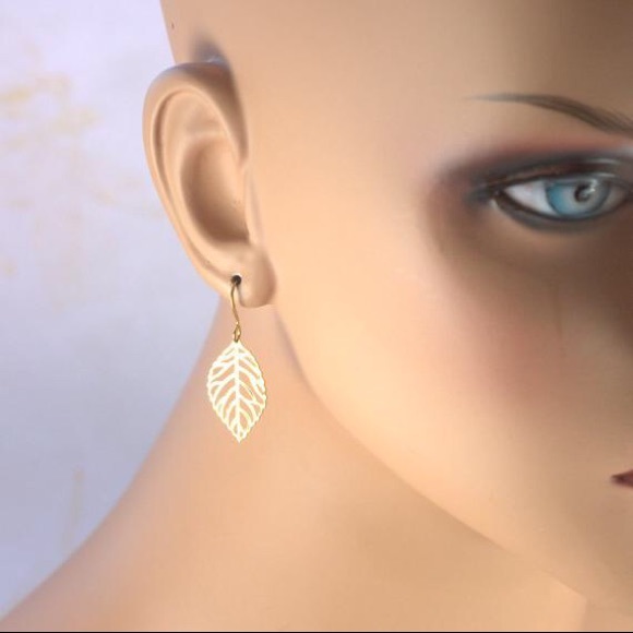 🍃 Small Filigree Leaf Dangle-Drop Earrings Gunmetal, Gold, Silver, & Rose Gold - Picture 6 of 9